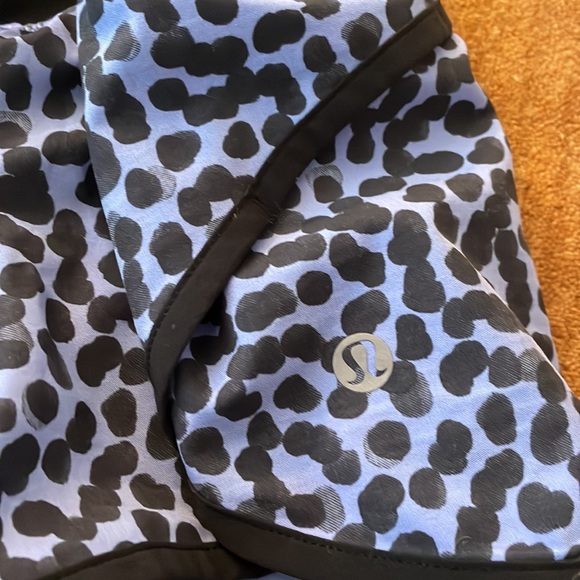 Lululemon speed up lined 2.5” shorts size 4 - Picture 4 of 4